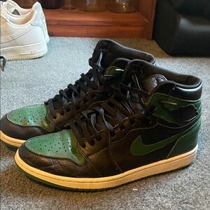 Nike Men's Black and Green High-Top Sneakers